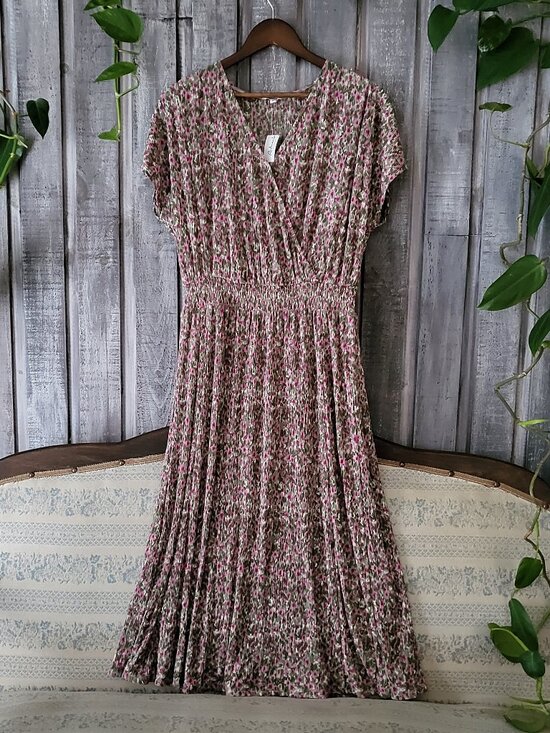 Reitmans Dresses & Skirts - NWT Pink and Olive Green Floral Printed Pleated Midi Dress Flutter Sleeve M